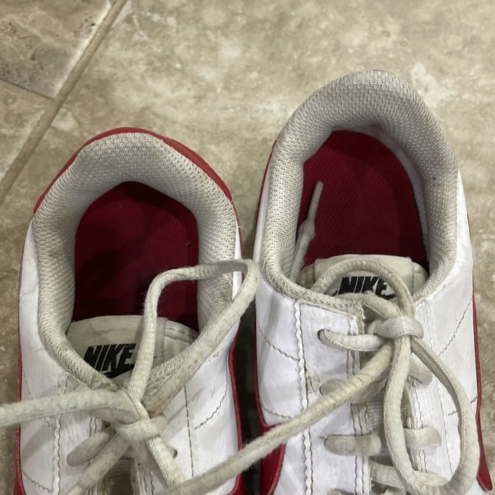 NIKE CORTEZ BASIC‎ SL FORREST GUMP (GS) WHITE / VARSITY RED 904764 103 Sz 4.5Y